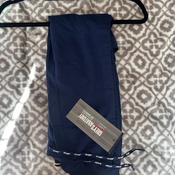 Grey's Anatomy Women's Navy Jogger Scrub Pants - Picture 3 of 4